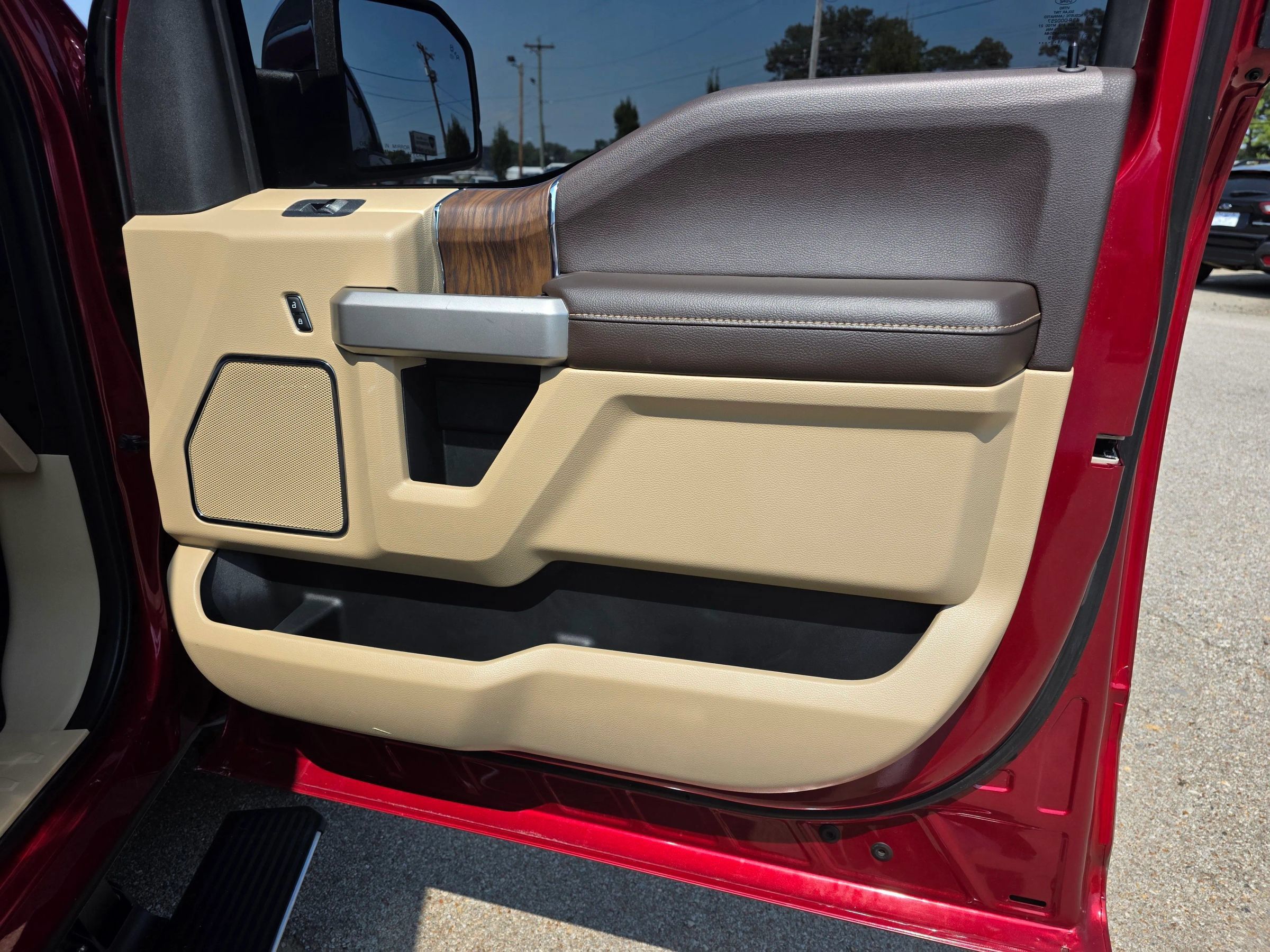 Used 2019 Ford F150 Lariat w/ Equipment Group 502A Luxury AWD/4WD image 5