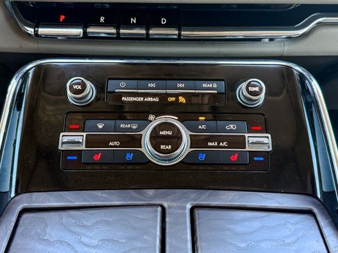 Used 2022 Lincoln Navigator Reserve AWD/4WD image 37