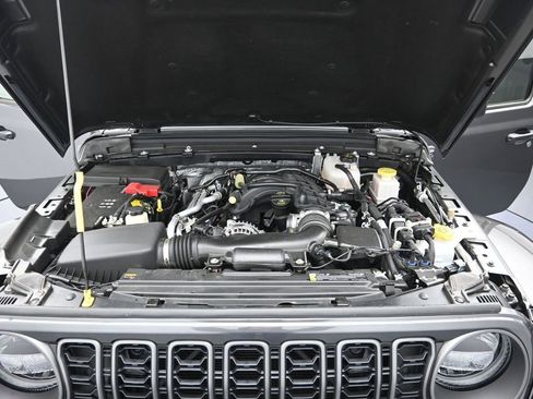 Certified 2025 Jeep Gladiator Sport image 33