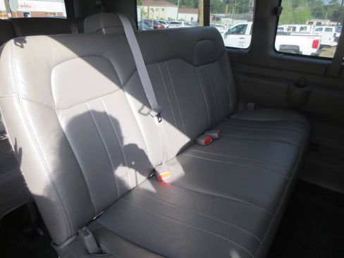 Used 2008 Chevrolet Express 2500 Passenger RWD image 9