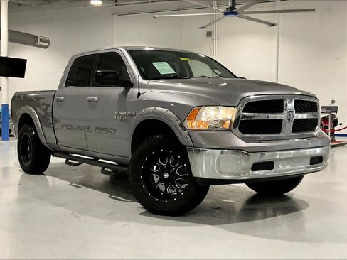 Used 2019 RAM 1500 Classic SLT AWD/4WD image 2