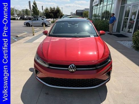 Used 2025 Volkswagen Jetta SEL FWD image 2
