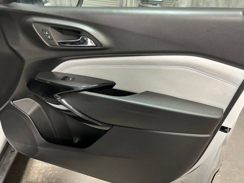 Used 2025 Chevrolet Trax LT FWD image 10