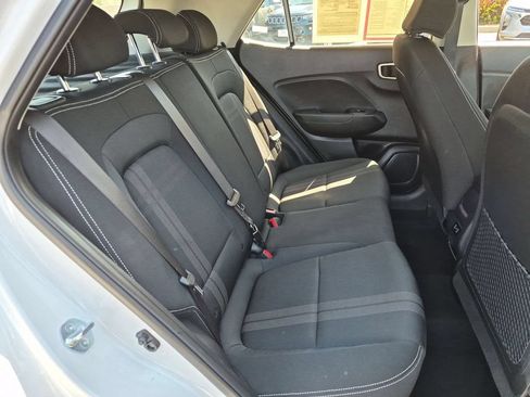 Used 2025 Hyundai Venue SEL FWD image 30