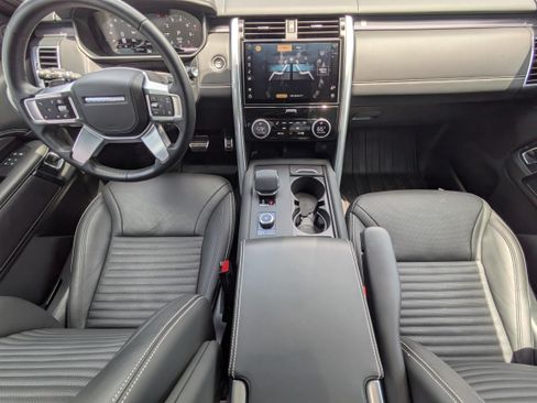 Used 2025 Land Rover Discovery Metropolitan Edition AWD/4WD image 15