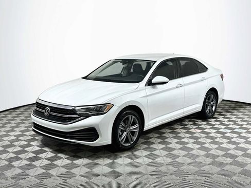Used 2023 Volkswagen Jetta SE FWD image 3