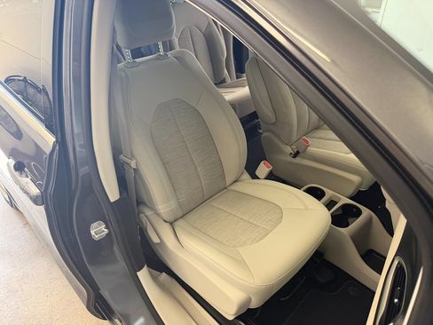 Used 2017 Chrysler Pacifica Touring Plus FWD image 30