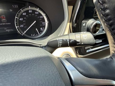 Used 2021 Toyota Highlander XLE FWD image 42