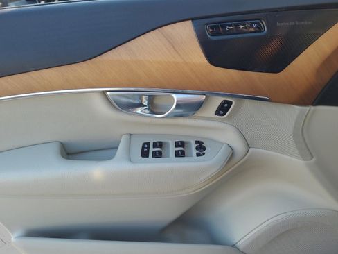 Used 2022 Volvo XC90 T8 Inscription Expression w/ Advanced Package image 28