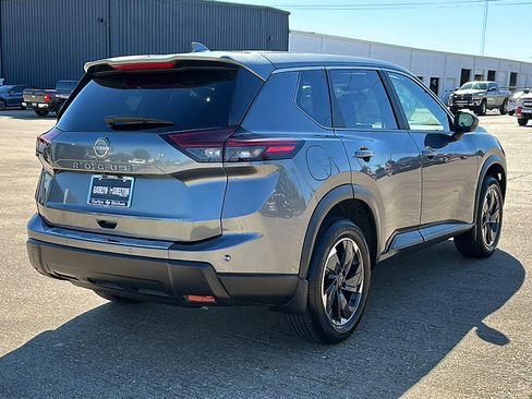 Certified 2025 Nissan Rogue SV image 8