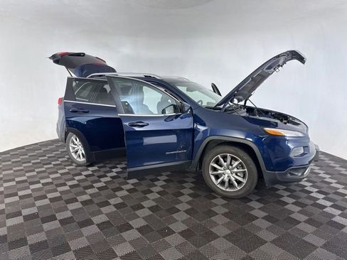 Used 2018 Jeep Cherokee Limited w/ Technology Group AWD/4WD image 14