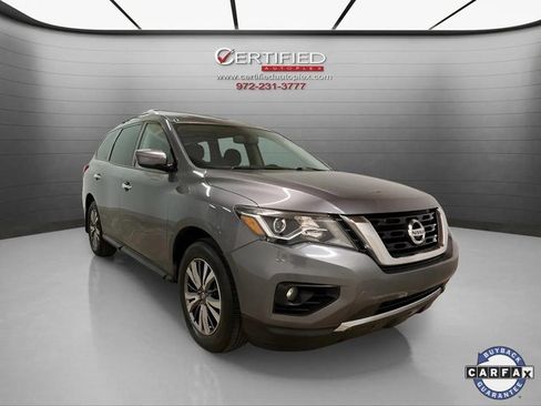 Used 2019 Nissan Pathfinder SV image 3