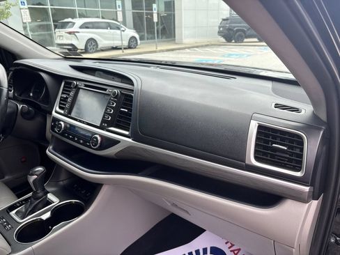 Used 2019 Toyota Highlander Limited AWD/4WD image 29