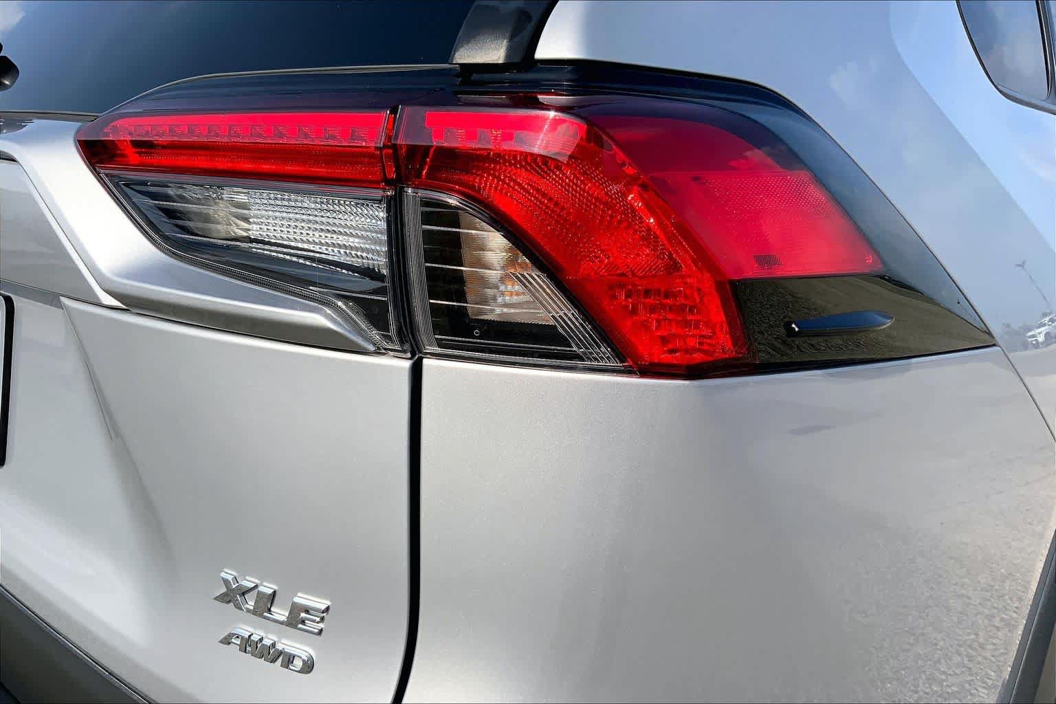Used 2022 Toyota RAV4 XLE AWD/4WD image 30