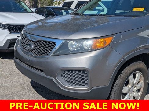 Used 2011 Kia Sorento LX image 4