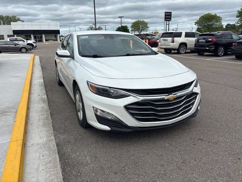 Used 2023 Chevrolet Malibu LT w/ Driver Confidence Package FWD image 3