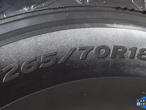 Used 2020 Nissan Titan SV w/ SV Convenience Package image 45