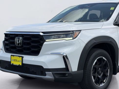 Used 2025 Honda Pilot EX-L image 9