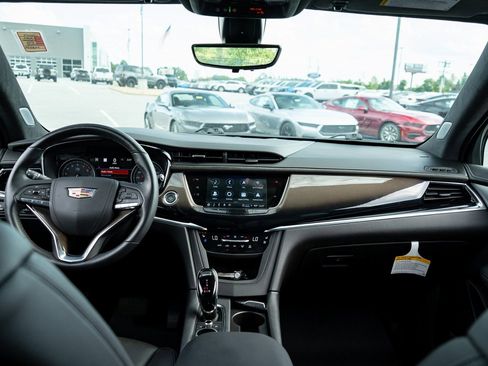 Used 2024 Cadillac XT6 Premium Luxury w/ Platinum Package image 21