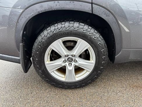 Used 2021 Toyota Highlander LE AWD/4WD image 31