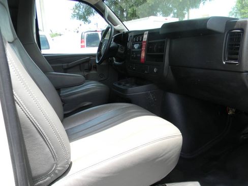 Used 2019 Chevrolet Express 3500 RWD image 5