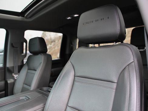 Used 2022 GMC Sierra 2500 Denali w/ Denali Ultimate Package image 8