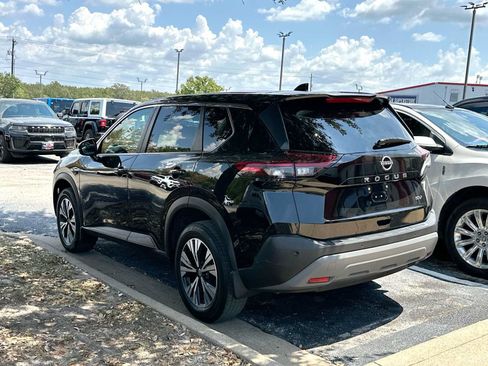 Used 2022 Nissan Rogue SV FWD image 3