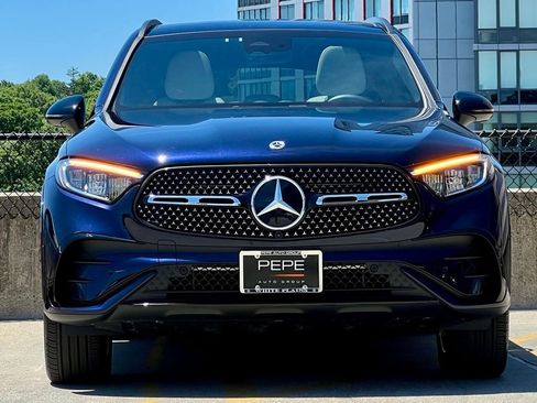 Used 2023 Mercedes-Benz GLC 300 4MATIC image 3