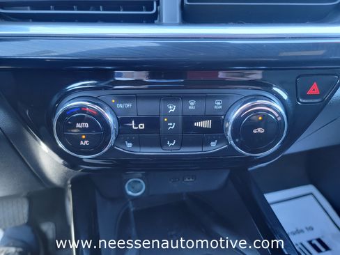 Used 2024 Chevrolet Trax RS w/ Sunroof Package image 23