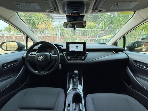 Used 2025 Toyota Corolla LE FWD image 30