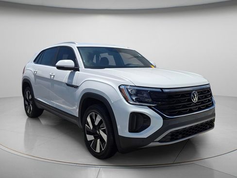 Certified 2024 Volkswagen Atlas Cross Sport SE FWD image 4