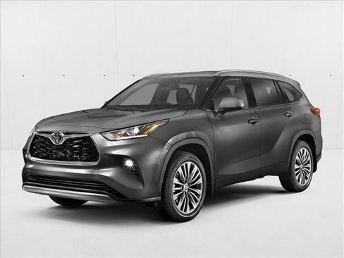 Used 2023 Toyota Highlander LE FWD image 1