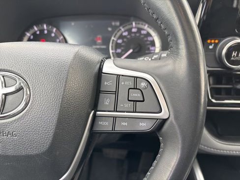Certified 2023 Toyota Highlander XLE image 30