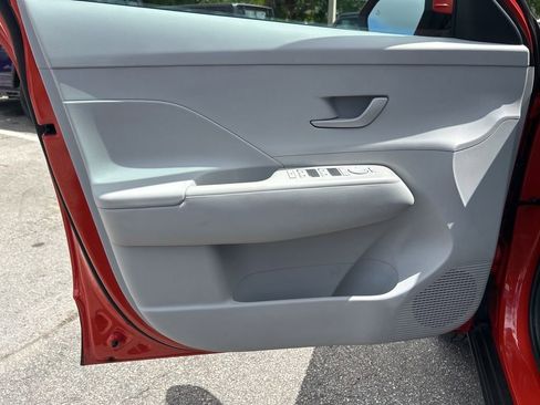 Used 2024 Hyundai Kona SEL AWD/4WD image 32