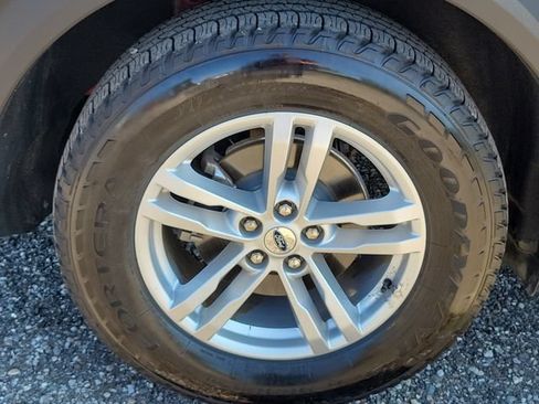 Used 2020 Ford Explorer XLT w/ Comfort Package AWD/4WD image 5