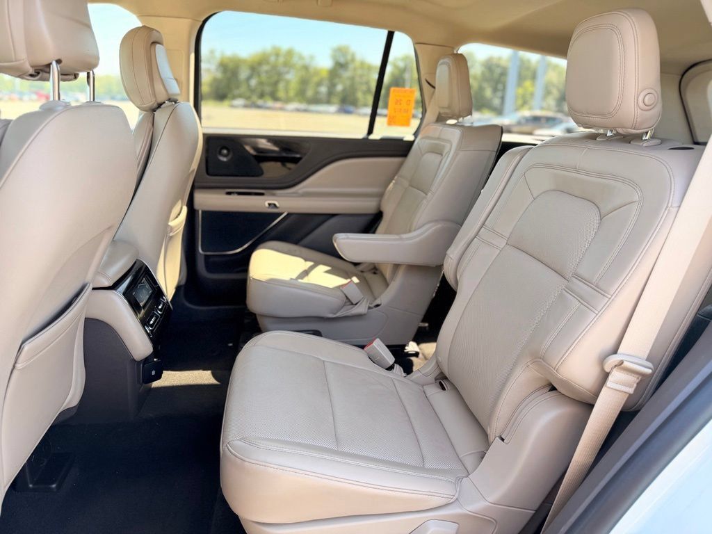 Used 2020 Lincoln Aviator Reserve w/ Equipment Group 201A AWD/4WD image 16
