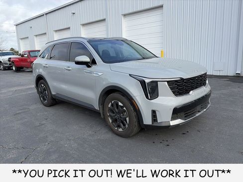 Used 2025 Kia Sorento S w/ Panoramic Sunroof Package image 1