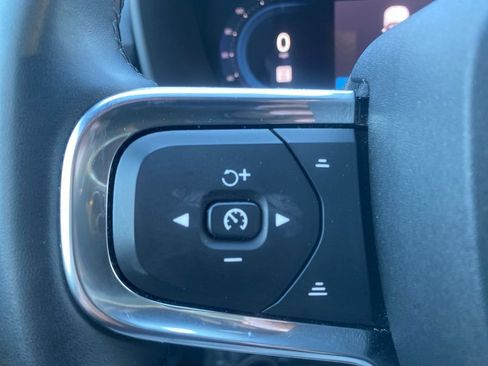 Used 2024 Volvo XC40 B5 Core image 18