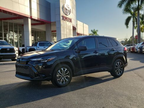 Used 2025 Toyota Corolla Cross AWD Hybrid image 2