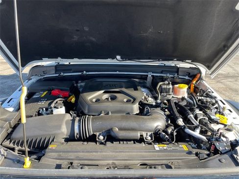 Used 2024 Jeep Wrangler Unlimited image 17