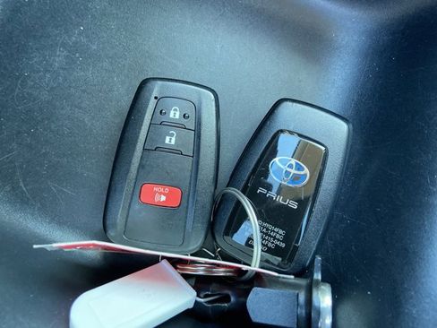Used 2018 Toyota Prius Four image 41