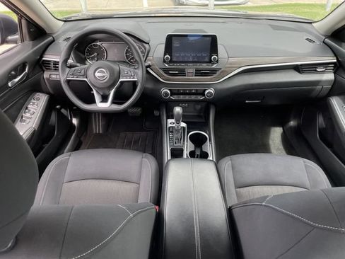 Used 2024 Nissan Altima 2.5 SV FWD image 10