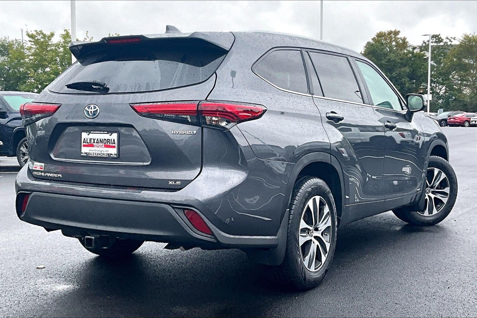 Used 2023 Toyota Highlander XLE AWD/4WD image 12