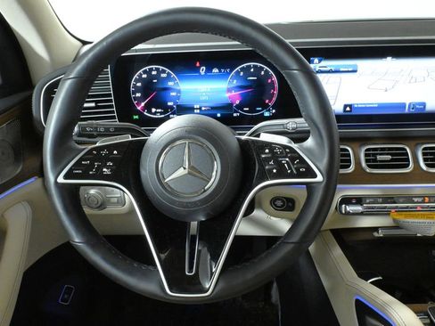Used 2026 Mercedes-Benz GLS 450 4MATIC image 17