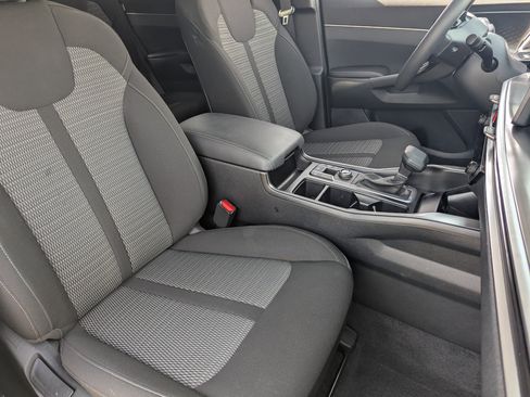 Certified 2025 Kia Sorento LX image 8