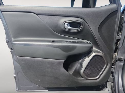 Used 2022 Jeep Renegade Latitude AWD/4WD image 16