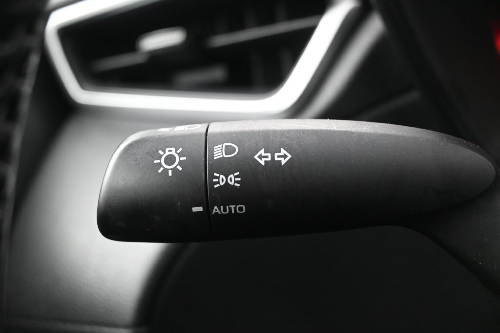 Used 2022 Toyota Corolla Cross LE AWD/4WD image 17