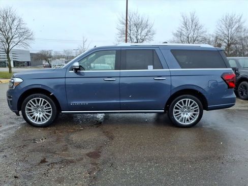 Used 2023 Ford Expedition Max Platinum image 2