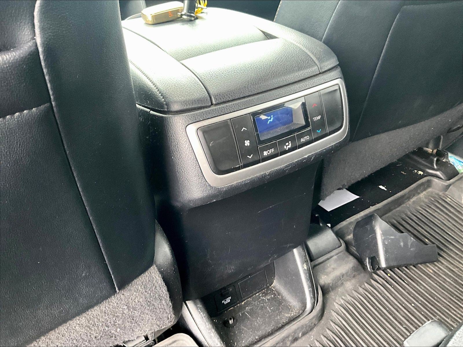 Used 2018 Toyota Highlander XLE AWD/4WD image 10