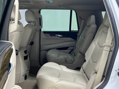 Used 2018 Cadillac Escalade Premium Luxury AWD/4WD image 37